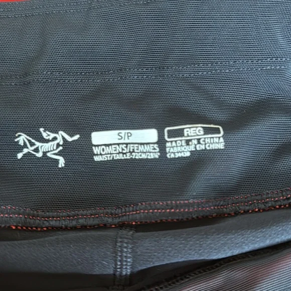 Arc'teryx hiking skort tennis  skirt size S coral color excellent condition - Picture 5 of 10